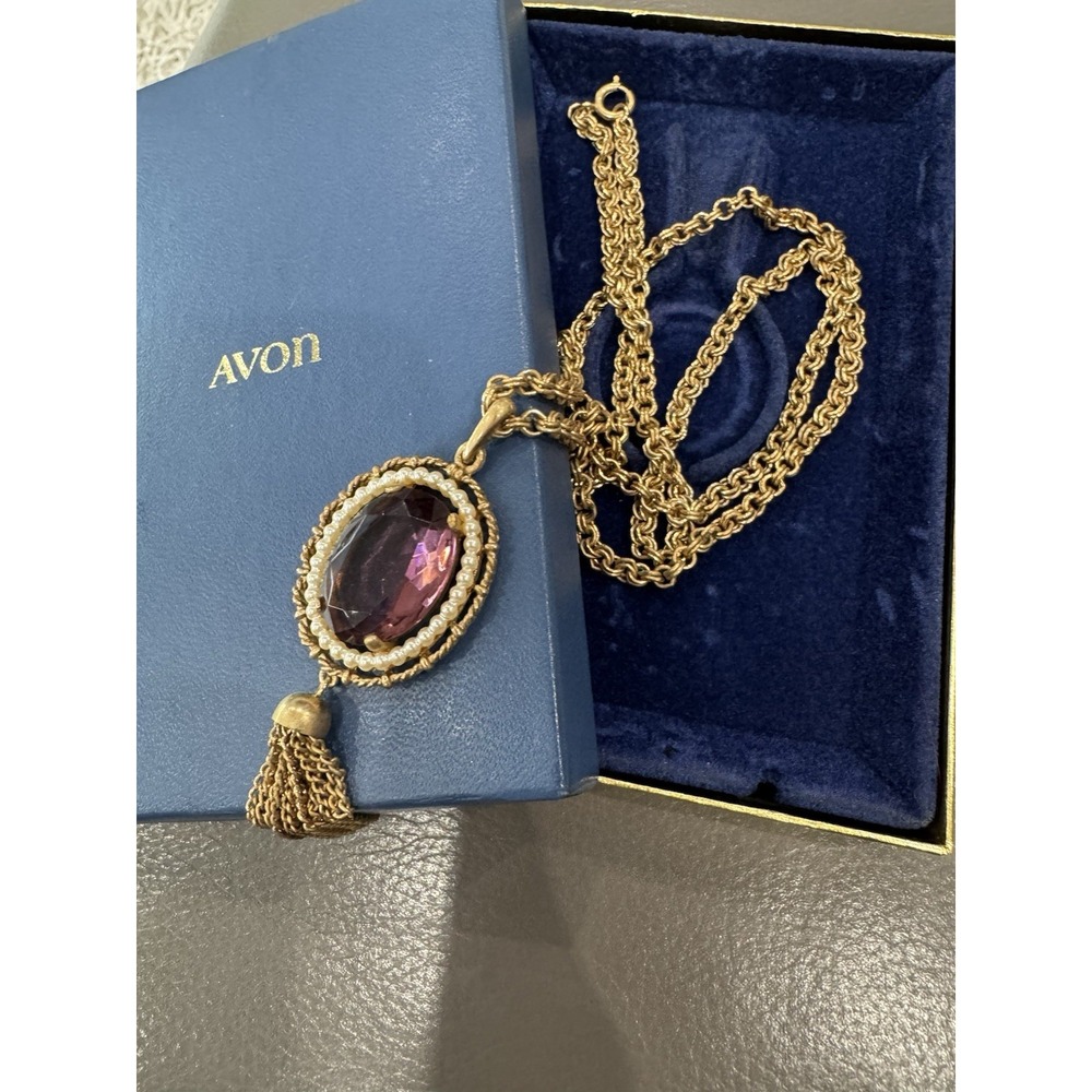 Vintage Avon Gold Toned Statement Pendant Necklace Chain